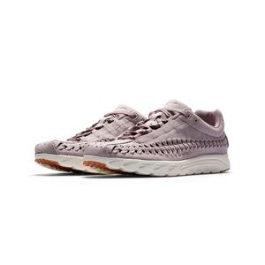 NIKE Women’s Mayfly Woven Sneaker, Plum Fog, Size 9